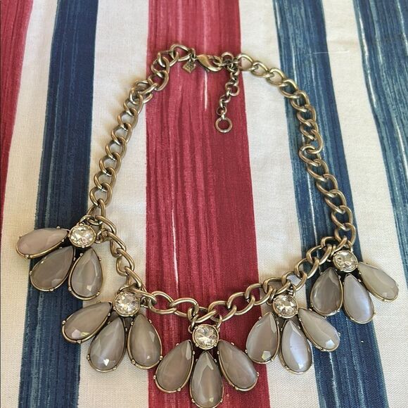 Anthropologie Elegant Gold and Cream Necklace impeccable - Picture 5 of 8